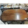 Image 3 : 1840's HOLLAND WALNUT SIDE TABLE