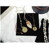 Image 5 : BOX LOT ASSORTED BEAD NECKLACES