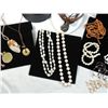 Image 7 : BOX LOT ASSORTED BEAD NECKLACES