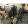 Image 2 : Workbench w/vise