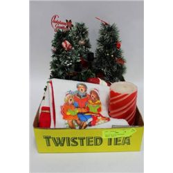 BOX OF VINTAGE CHRISTMAS MISCELLANEOUS