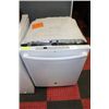 Image 1 : GE WHITE DISHWASHER
