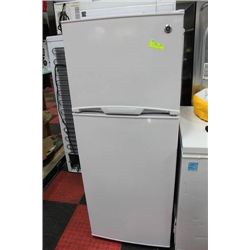GE TOP MOUNT WHITE FRIDGE