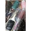 Image 1 : BOX OF NEW SALON HAIR BRUSHES