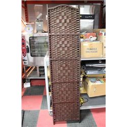 WICKER DIVIDER SCREEN