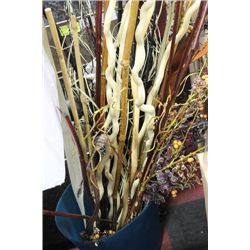 SHOWHOME BOX OF VASE DECORATIONS