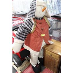 APPROX. 5' FABRIC SNOWMAN
