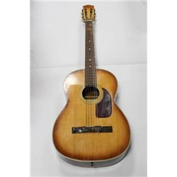 SUZUKI CLASSICAL GUITAR  W/ BAG & CASE