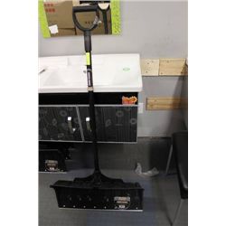 LARGE SNOWSHOVEL