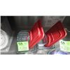 Image 3 : Mics. Pyrex bowls and storage containers