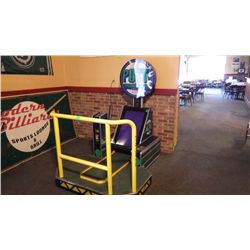 Putt championship edition arcade game with putting green