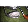 Image 7 : 8 piece set of right handed goldf clubs with bag and bag stand