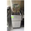 Image 1 : Dean two basket deep fryer natural gas