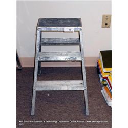 30” STEP LADDER