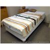 Image 1 : SINGLE BED