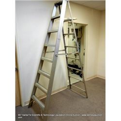 WERNER 8' STEP LADDER