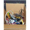 Image 1 : BOX: MISCELLANEOUS HARDWARE WIRE CONNECTORS
