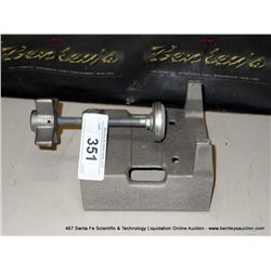 VANLAB TANK TO TABLE VISE