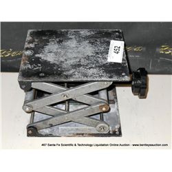 FISHER SCIENTIFIC LAB-JACK