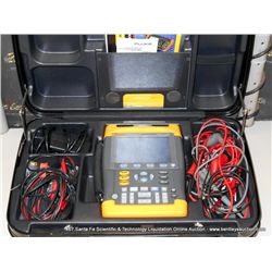 FLUKE 199 SCOPEMETER W/ PROBES & CASE