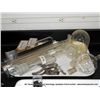 Image 1 : TRAY: MISCELLANEOUS LABWARE-PYREX FLASKS