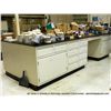 Image 2 : 12-DRAWER 4-DOOR LAB TABLE