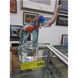 Vintage art glass elephant - 2" x 7" x 7"