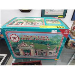 1995 Texaco town filling station - in original box