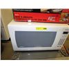 Image 1 : Panasonic microwave oven - white - used