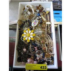 Tray of costume & rhinestone jewelry