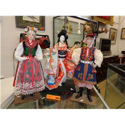 3 Collector dolls