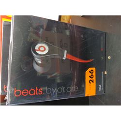 Earbud headphones - black
