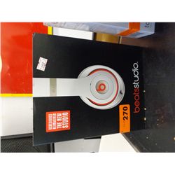 Isolation headphones - white