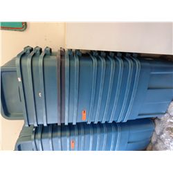 12 Rubbermaid totes