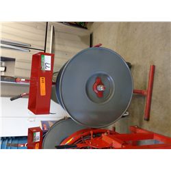 Binding strap roller