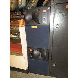 2 JBL Studio monitors, model 4425