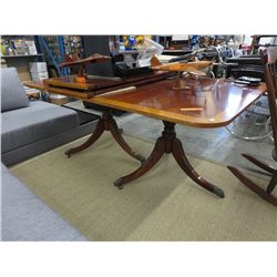 Vintage dining table with 2 leaves