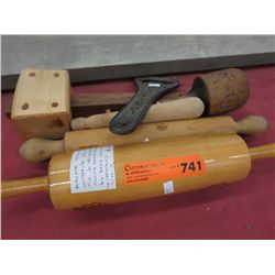 Collection of vintage kitchen items