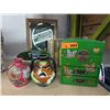 Image 1 : Decorative household items