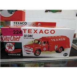 Die-cast Texaco fuel tanker with pumps