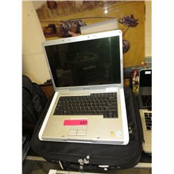 Dell Inspiron laptop w/ bag - has cords
