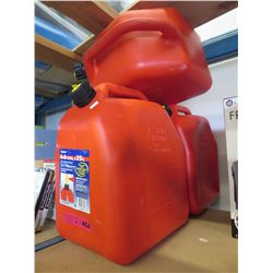 3 Plastic fuel cans - 25 L