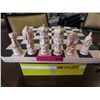 Image 1 : Chess set and board