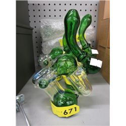 Glass pipe 8" tall