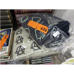 24 NEW - Toques - navy spade & beige anarchy