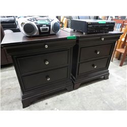 2 Wood bedside tables with drawers