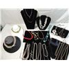 Image 1 : LOT 29 ASSORTED NECKLACES