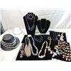 Image 1 : LOT 18 ASSORTED NECKLACES