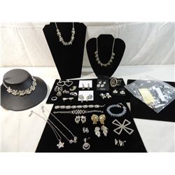 LOT 30 ASSORTED RHINESTONE JEWELRY