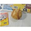 Image 2 : LOT 16 ASSORTED BASEBALL CARDS & PROGRAMS